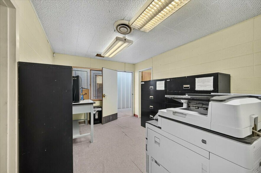 More Photos Of 925 M St, Firebaugh Manufacturing For Sale