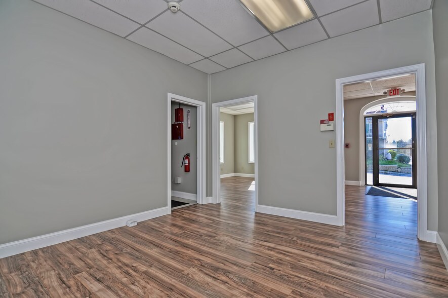 More Photos Of 1078 Main St, Leicester Coworking Space