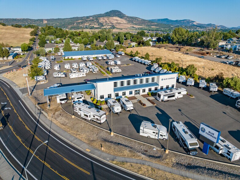 More Photos Of 3976 Crater Lake Ave, Medford Auto Dealership For Lease