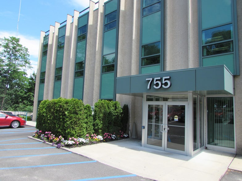 More Photos Of 755 New York Ave, Huntington Medical For Lease