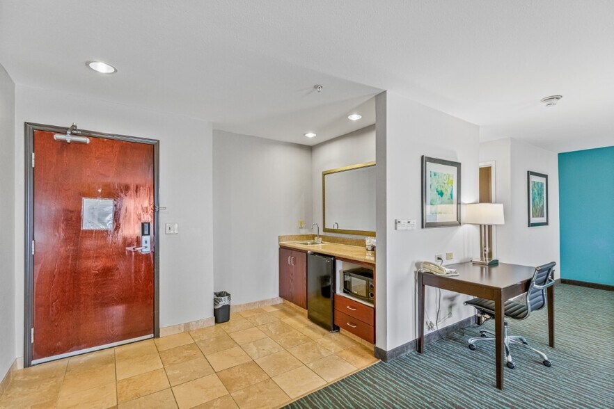 More Photos Of 1008 Sheppard Rd, Burkburnett Hotel For Sale