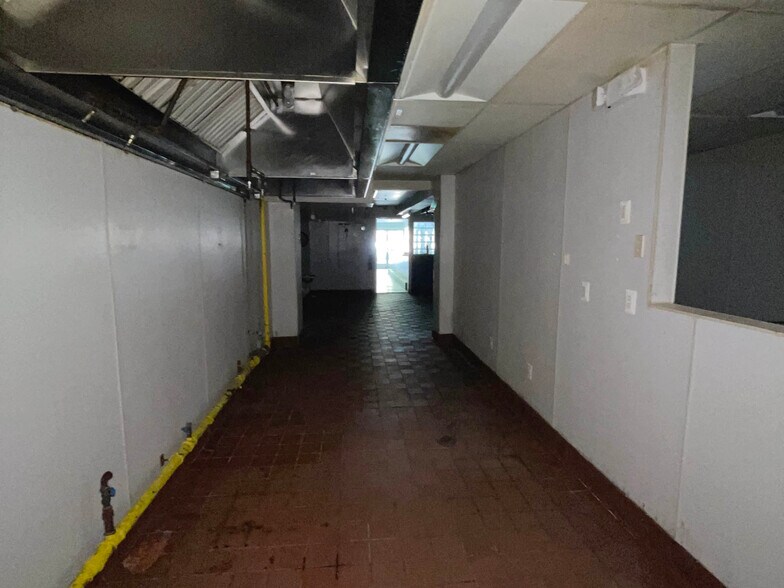 More Photos Of 1611 Bank St, Baltimore Restaurant For Lease