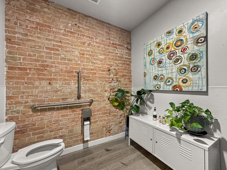 More Photos Of 2556 Washington Blvd, Ogden Storefront For Lease