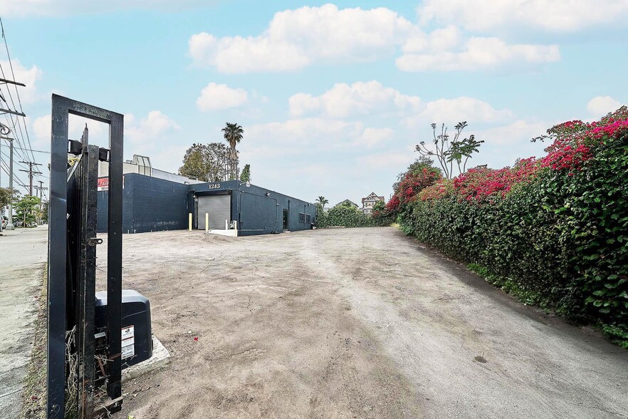 More Photos Of 1243 W Temple St, Los Angeles Warehouse For Lease