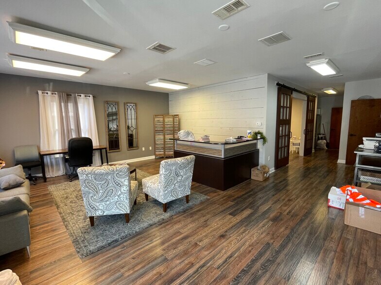 More Photos Of 955 W Wade Hampton Blvd, Greer Office For Lease