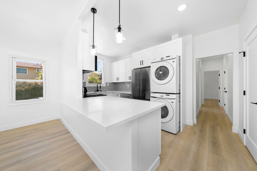 More Photos Of 2265-2271 Curlew St, San Diego Apartments For Sale