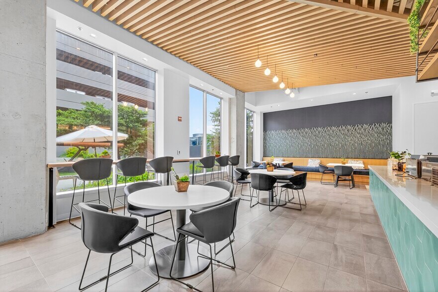 More Photos Of 10101 Reunion Pl, San Antonio Unknown For Lease