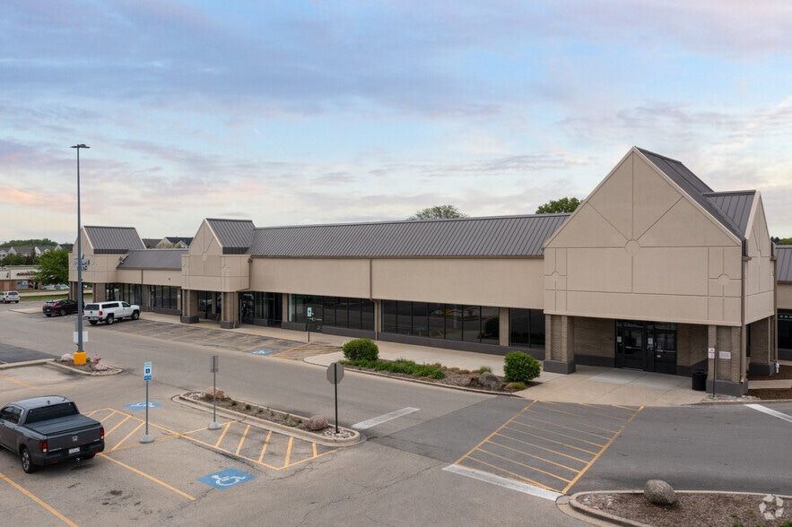 More Photos Of 100-200 S Bolingbrook Dr, Bolingbrook Unknown For Lease