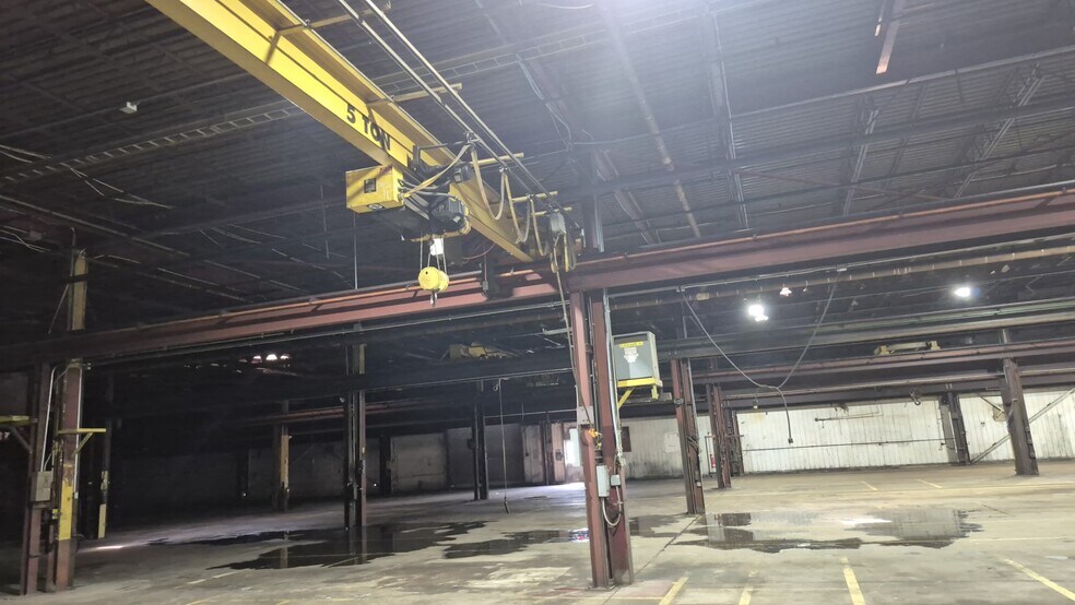 More Photos Of 400 Aviation Plz, Hot Springs Manufacturing For Lease