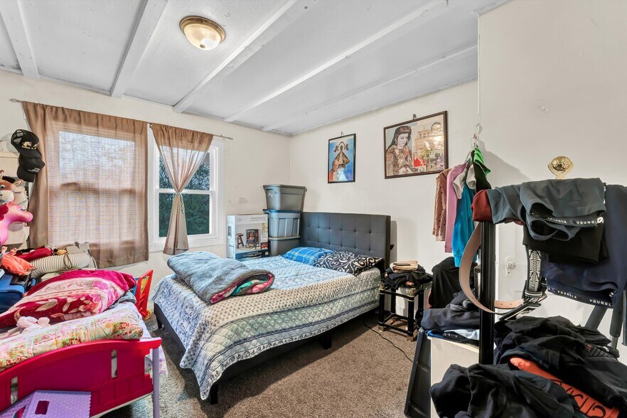 More Photos Of 100 Howard Ln, Oak Ridge Apartments For Sale