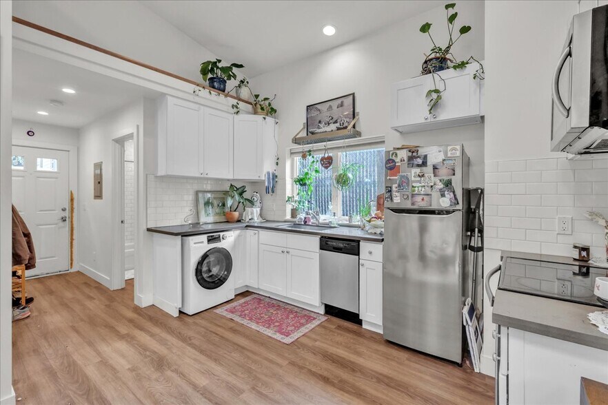 More Photos Of 172 16th Ave, Seattle Multifamily For Sale