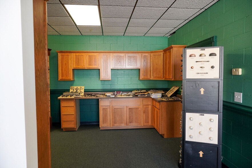 More Photos Of 4150 L&N Turnpike rd, Hodgenville Manufacturing For Sale