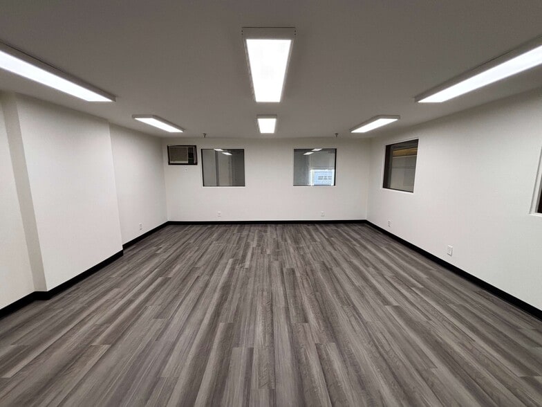 More Photos Of 18071 Mount Washington St, Fountain Valley Warehouse For Lease