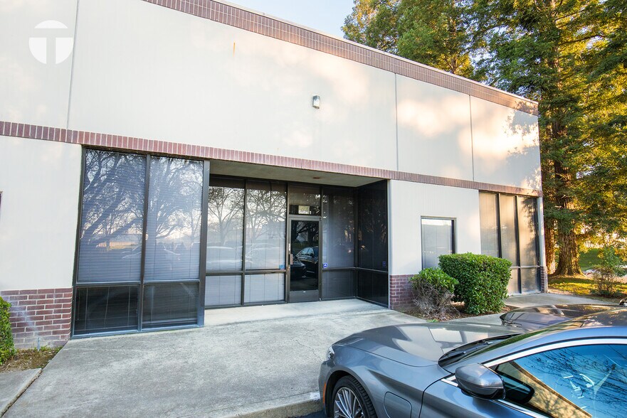More Photos Of 819 Striker Ave, Sacramento Flex For Lease