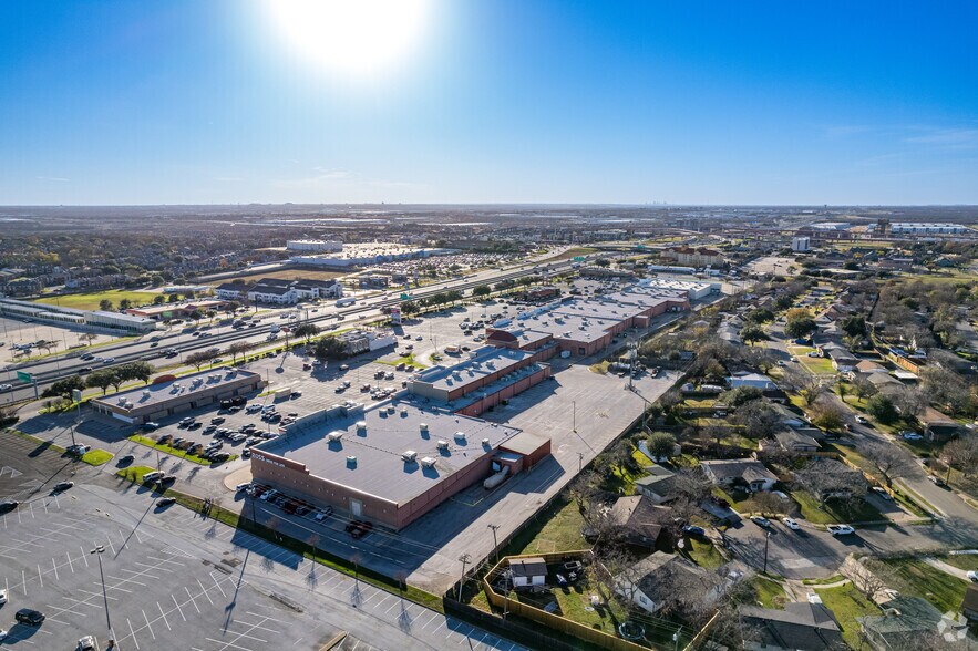 More Photos Of 3907-4025 W Airport Fwy, Irving Unknown For Lease