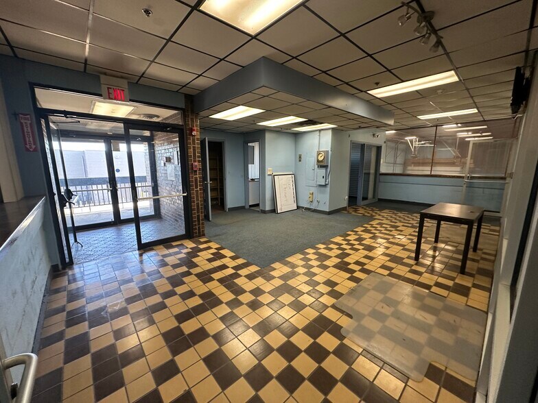 More Photos Of 1220 Mark St, Bensenville Warehouse For Lease