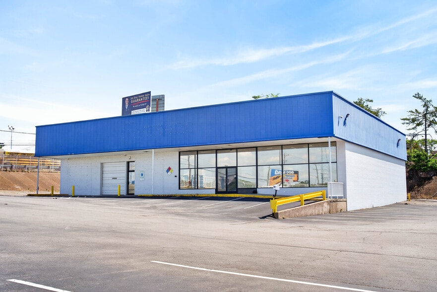 Primary Photo Of 3028 Dickerson Pike, Nashville Freestanding For Lease