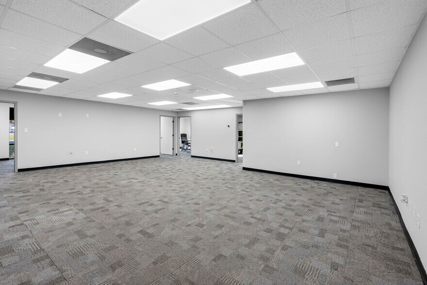 More Photos Of 4412 W Osborne Ave, Tampa Light Distribution For Lease