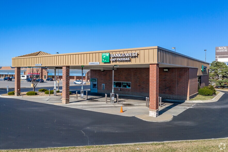 More Photos Of 4610 Noland Rd, Independence Bank For Sale