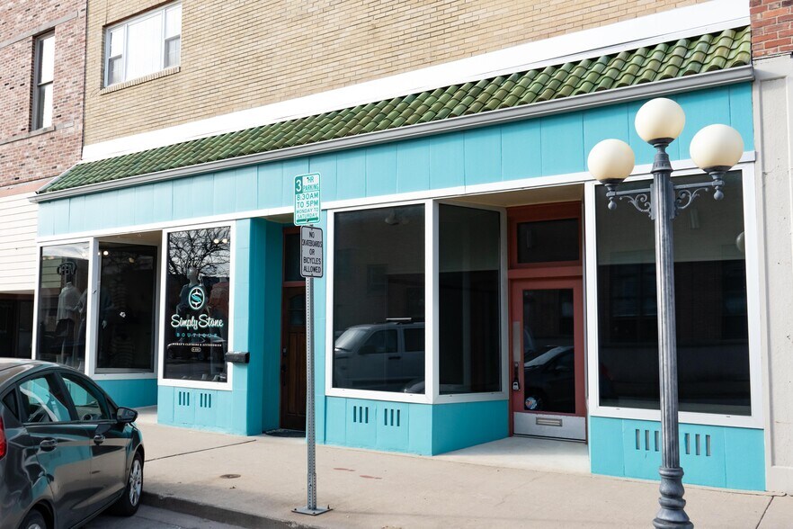 More Photos Of 203 W Madison St, Pontiac Storefront Retail Residential For Sale