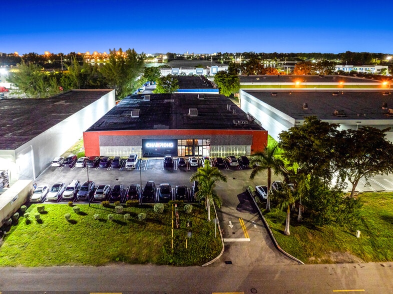 More Photos Of 1360 NW 88th Ave, Doral Bar For Sale