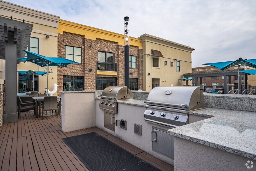 More Photos Of 6000 Avalon Blvd, Alpharetta Storefront Retail Office For Lease