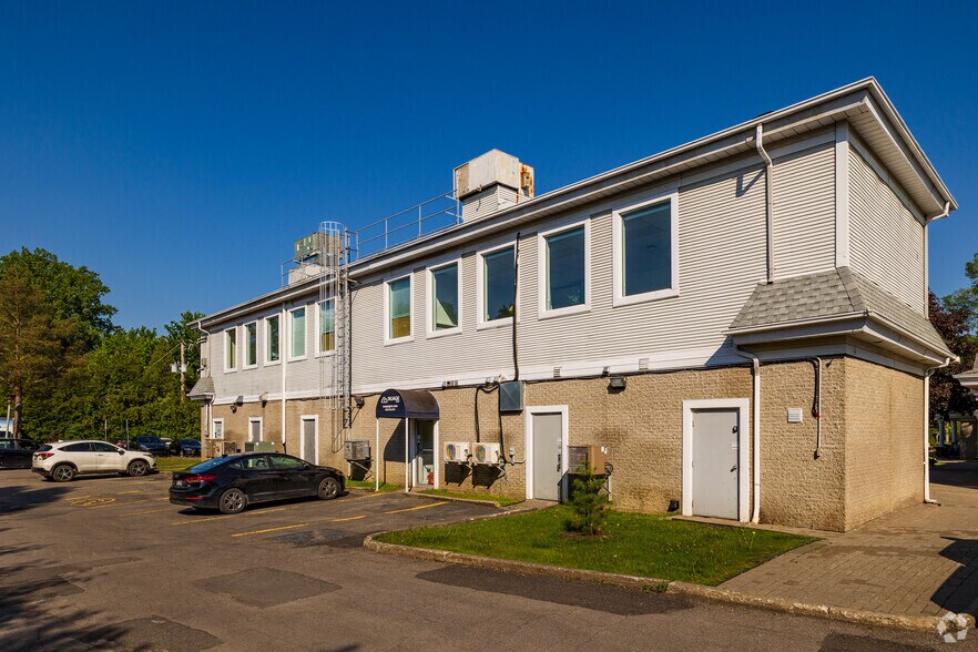 More Photos Of 395 Ch De La Grande-Côte, Rosemère Office For Lease