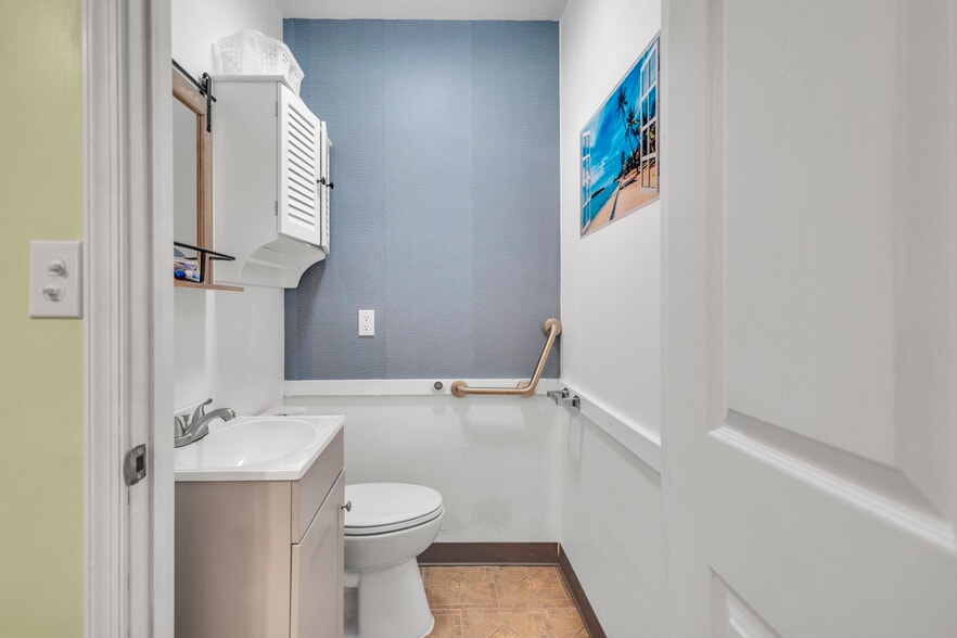 More Photos Of 106 Carr St, Nicholson Assisted Living For Sale