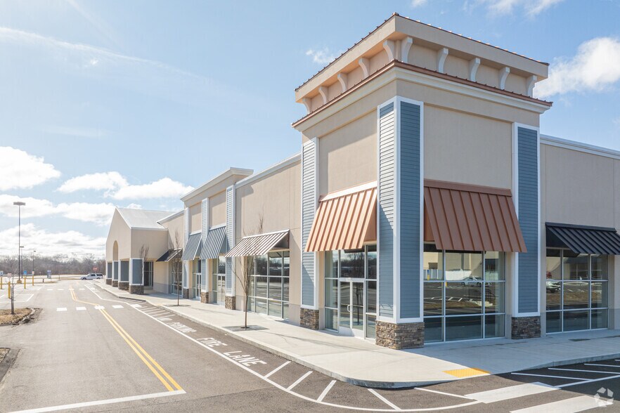More Photos Of 262 Swansea Mall Dr, Swansea Storefront Retail Office For Sale