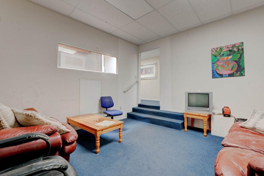 More Photos Of 5961 McLeod Dr, Las Vegas Warehouse For Sale