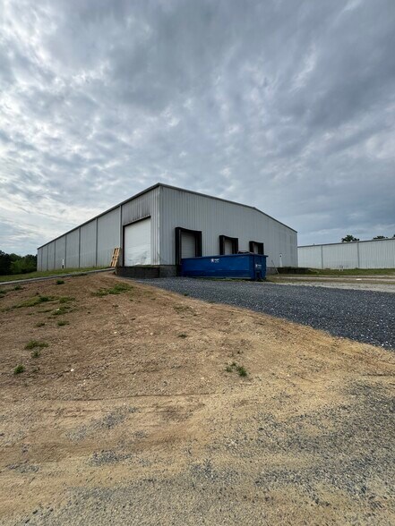 More Photos Of 1817 Baker Rd, High Point Warehouse For Lease
