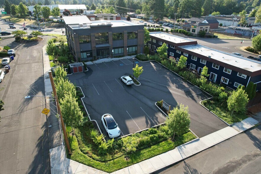 More Photos Of 735 E Clarendon St, Gladstone Office For Sale