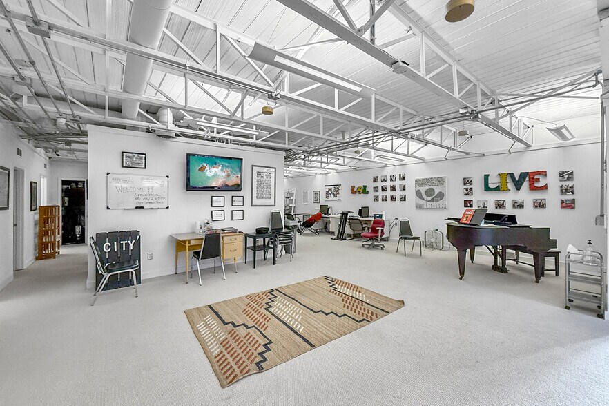 More Photos Of 4001 Ingersoll Ave, Des Moines Office For Sale