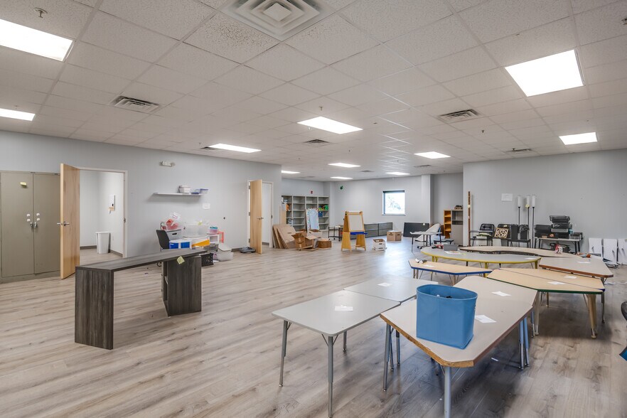More Photos Of 2185 Normandie Dr, Montgomery Office For Lease