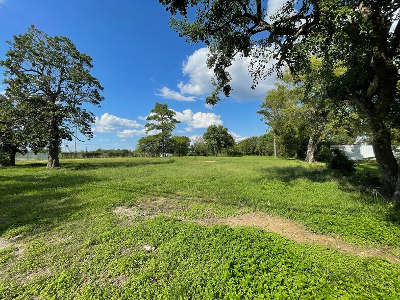 More Photos Of 402 E Port Neches Ave, Port Neches Land For Sale