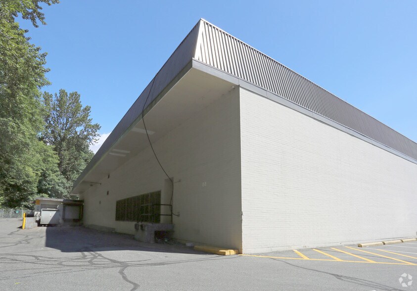 More Photos Of 2601 Westview Dr, North Vancouver General Retail For Lease