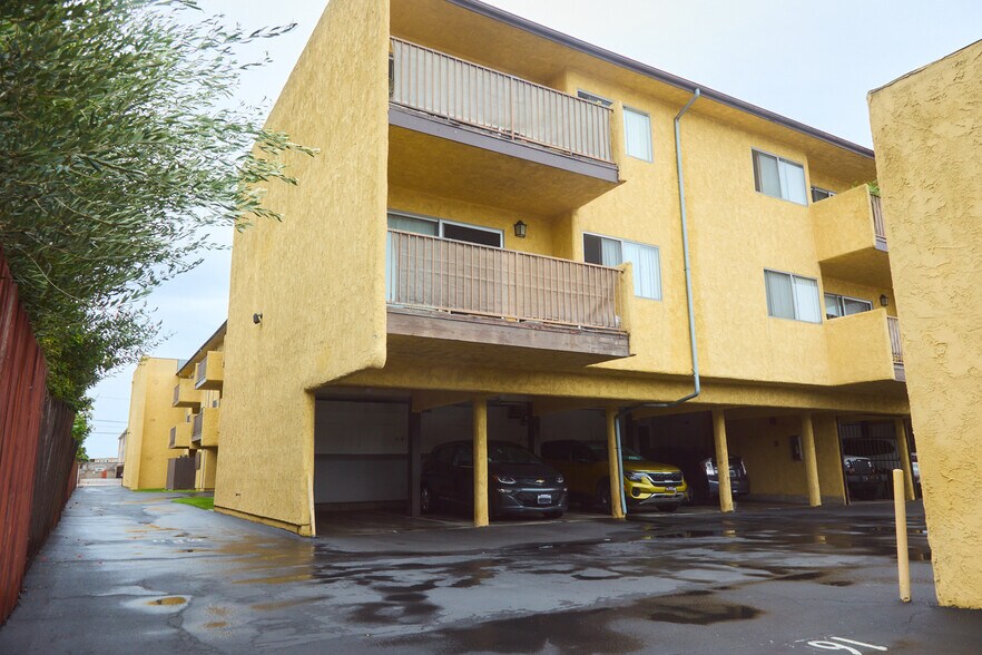 More Photos Of 15115 S Raymond Ave, Gardena Apartments For Sale