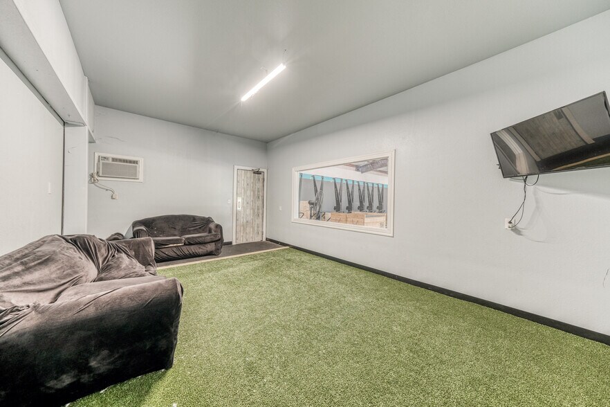 More Photos Of 301 Center Court Dr, Bridgeport Warehouse For Sale