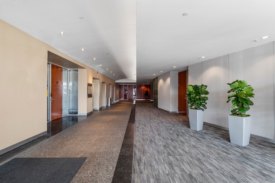 More Photos Of 111 Corporate Office Dr, Earth City Office For Lease