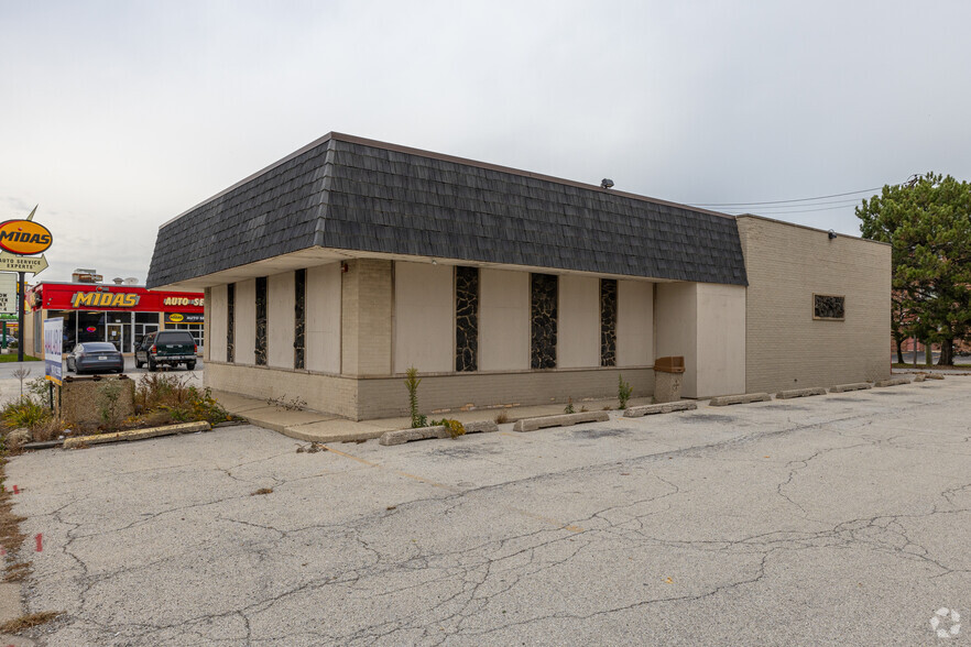 Primary Photo Of 11057 S Cicero Ave, Oak Lawn General Retail For Lease