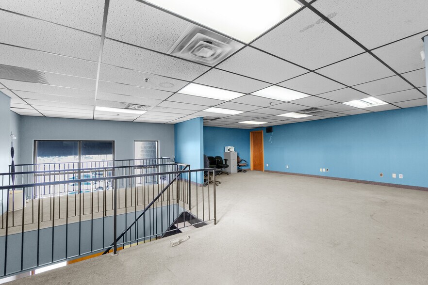 More Photos Of 9170 Boul Maurice-Duplessis, Montréal Warehouse For Lease