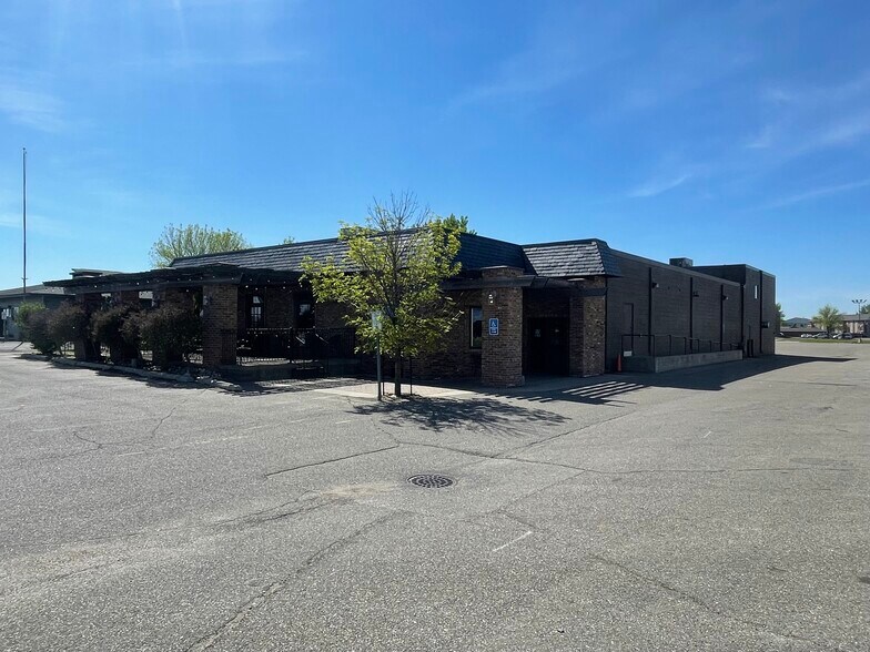 Primary Photo Of 1001 30th Ave S, Moorhead Restaurant For Sale