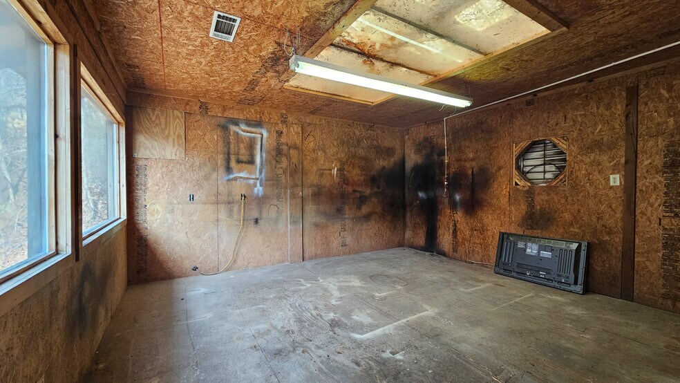 More Photos Of 5987 Highway 441, Wiley Storefront Retail Office For Sale