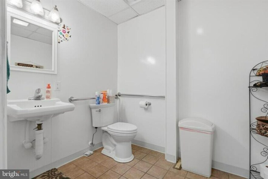 More Photos Of 23 S Colonial Dr, Hagerstown Office For Sale