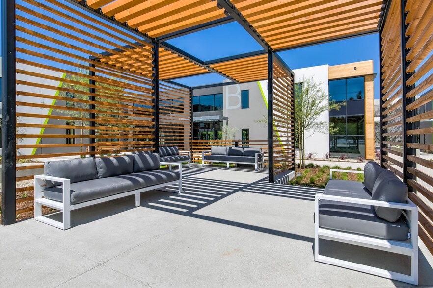 More Photos Of 660 W Baker St, Costa Mesa Unknown For Lease