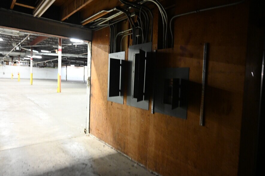 More Photos Of 2300 Claremont Ave, Ashland Freestanding For Lease