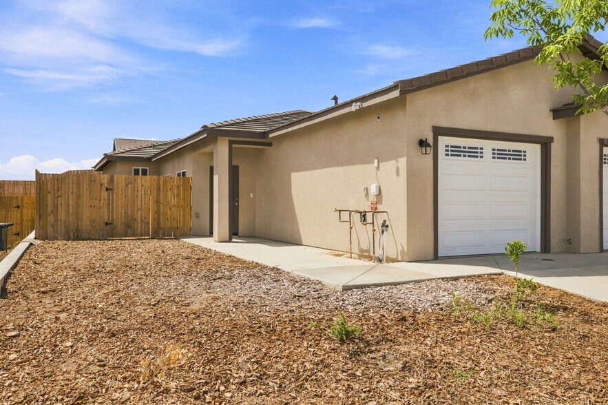 More Photos Of 9121 Prometheus Dr, Bakersfield Apartments For Sale
