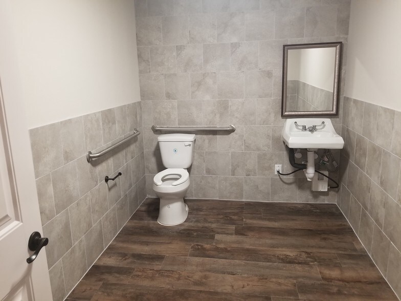 More Photos Of 200 S Main St, Rhome Religious Facility For Lease