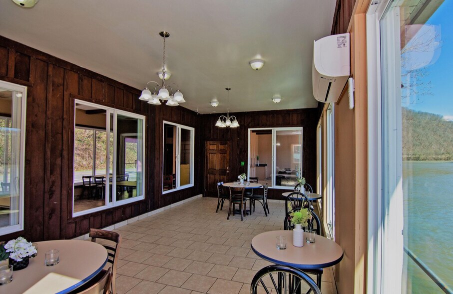 More Photos Of 846 Hinton Bypass Byp, Hinton Restaurant For Lease