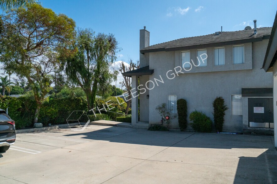 More Photos Of 2230 Canyon Dr, Costa Mesa Apartments For Sale